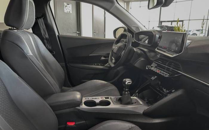 PEUGEOT 2008 PureTech 130 S&S BVM6 Allure
