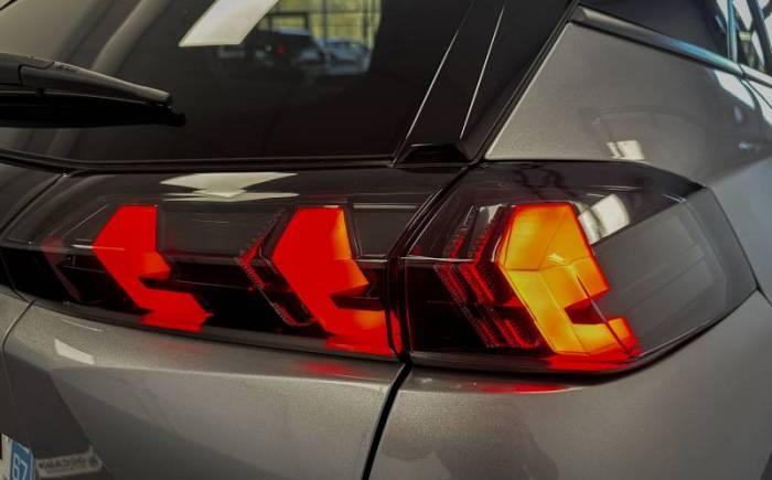 PEUGEOT 2008 PureTech 130 S&S BVM6 Allure