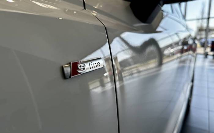 AUDI Q3 35 TFSI 150 ch S tronic 7 S line
