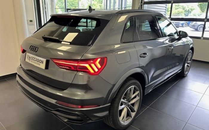 AUDI Q3 35 TFSI 150 ch S tronic 7 S line