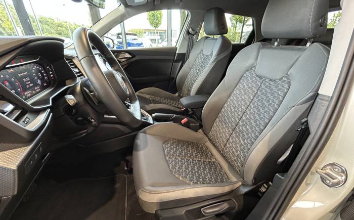 AUDI A1 SPORTBACK 30 TFSI 110 ch S tronic 7 S Line *** ARGENT FLEURET 