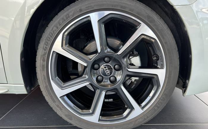 AUDI A1 SPORTBACK 30 TFSI 110 ch S tronic 7 S Line *** ARGENT FLEURET 