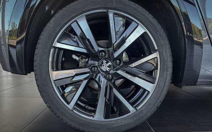 PEUGEOT 208 PureTech 100 S&S EAT8 GT Pack