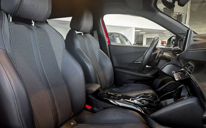 PEUGEOT 2008 PureTech 130 S&S EAT8 GT *** COURROIE DE DISTRIBUTION CHANGEE - CARNET D'ENTRETIEN 100% - PREMIERE MAIN ***