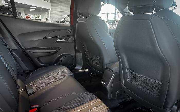 PEUGEOT 2008 PureTech 130 S&S EAT8 GT *** COURROIE DE DISTRIBUTION CHANGEE - CARNET D'ENTRETIEN 100% - PREMIERE MAIN ***