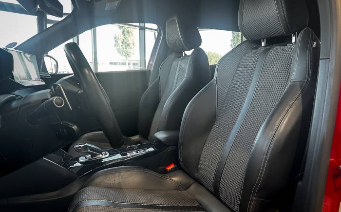 PEUGEOT 2008 PureTech 130 S&S EAT8 GT *** COURROIE DE DISTRIBUTION CHANGEE - CARNET D'ENTRETIEN 100% - PREMIERE MAIN ***