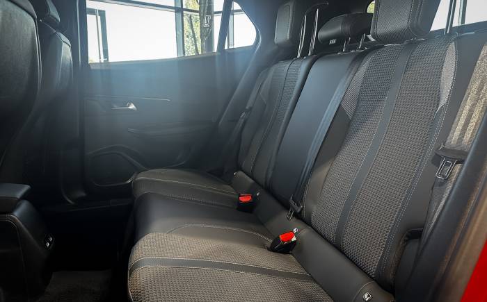 PEUGEOT 2008 PureTech 130 S&S EAT8 GT *** COURROIE DE DISTRIBUTION CHANGEE - CARNET D'ENTRETIEN 100% - PREMIERE MAIN ***