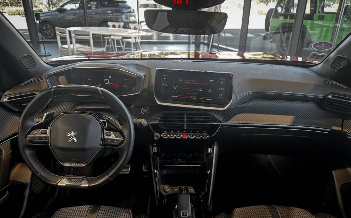PEUGEOT 2008 PureTech 130 S&S EAT8 GT *** COURROIE DE DISTRIBUTION CHANGEE - CARNET D'ENTRETIEN 100% - PREMIERE MAIN ***