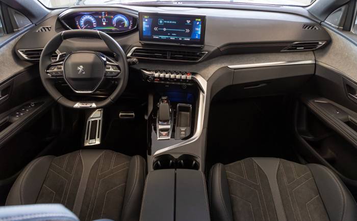 PEUGEOT 3008 GT 225 CH EAT8 HYBRID RECHARGEABLE PHEV *** VEHICULE DE DIRECTION - RARE PACK BLACK TONE ***
