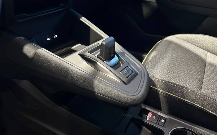 RENAULT CAPTUR E-Tech full hybrid 160 ch Techno *** DISPONIBLE - RARE PNEUS MICHELIN 4 SAISONS EN OPTION INCLUS ***