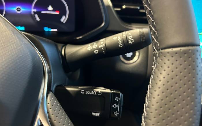 RENAULT CAPTUR E-Tech full hybrid 160 ch Techno *** DISPONIBLE - RARE PNEUS MICHELIN 4 SAISONS EN OPTION INCLUS ***