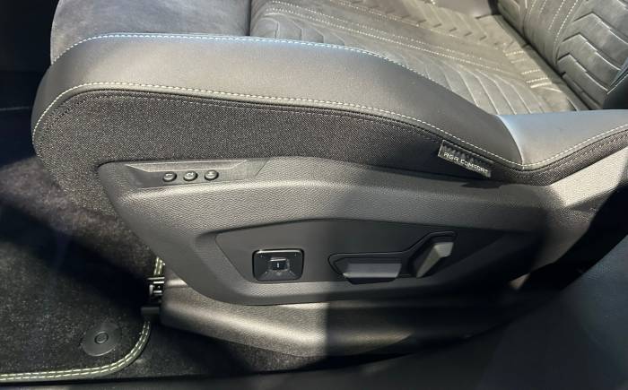 PEUGEOT 3008 Hybrid 145 e-DCS6 GT