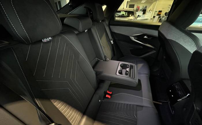 PEUGEOT 3008 Hybrid 145 e-DCS6 GT