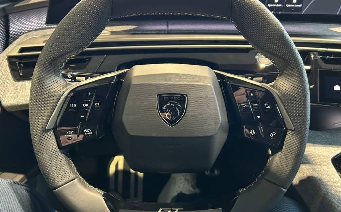 PEUGEOT 3008 Hybrid 145 e-DCS6 GT