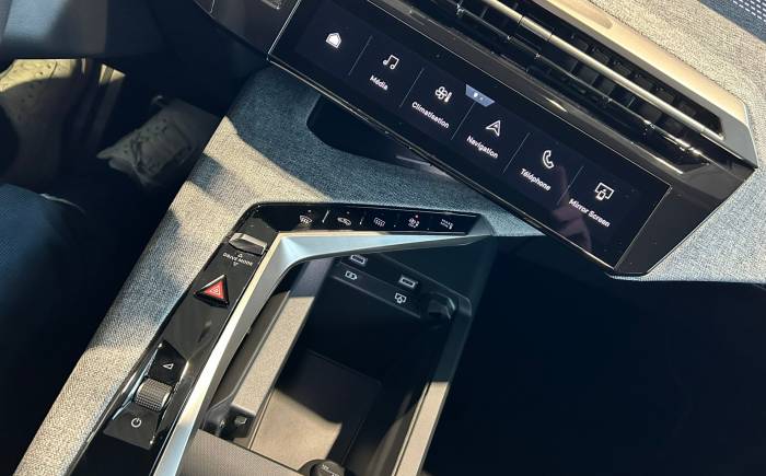 PEUGEOT 3008 Hybrid 145 e-DCS6 GT