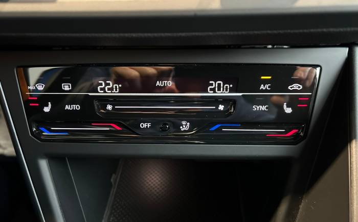 VOLKSWAGEN TAIGO 1.0 TSI 110 DSG7 R-Line *** COMME NEUVE ***