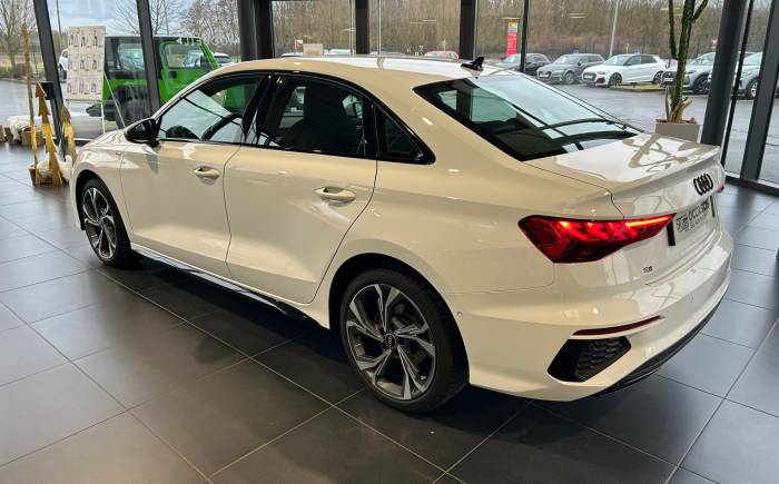 AUDI A3 BERLINE 35 TDI 150 S tronic 7 S-LINE