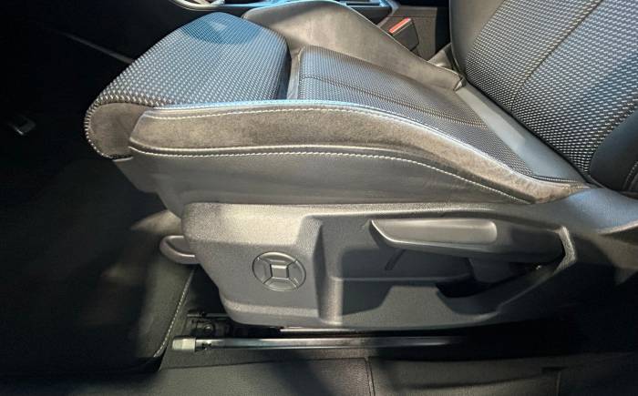 AUDI Q3 45 TFSIe 245 ch S tronic 6 S line