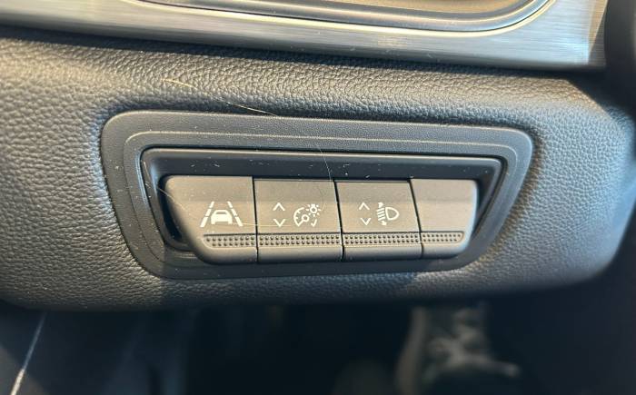 RENAULT CAPTUR 1.3 TCE 140 EDC INTENS