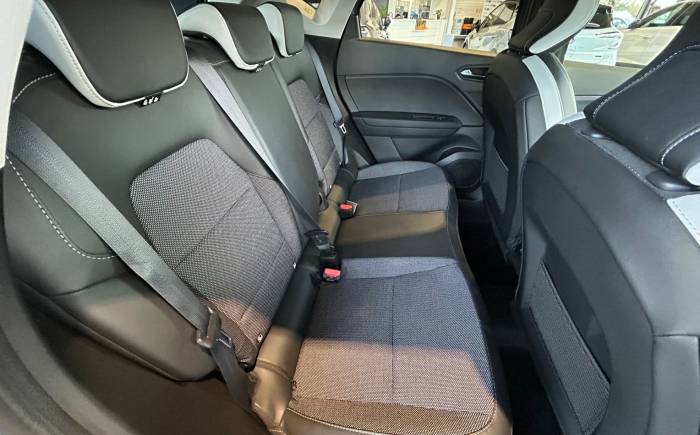 RENAULT CAPTUR 1.3 TCE 140 EDC INTENS