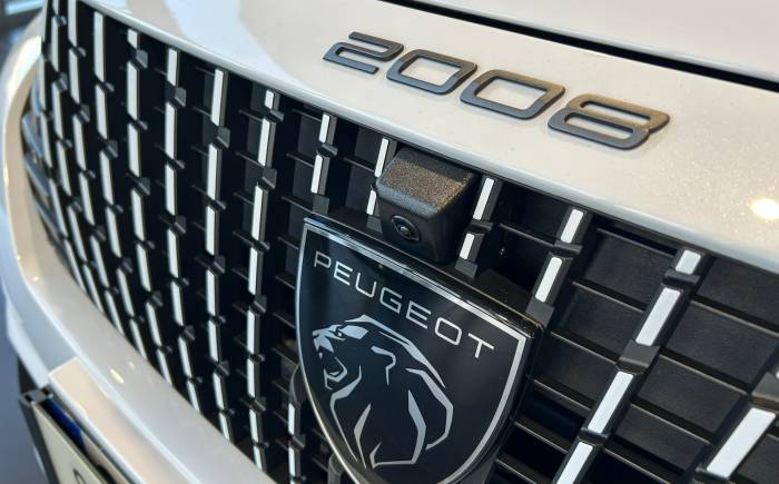 PEUGEOT 2008 PureTech 130 S&S EAT8 GT *** PNEUS 4 SAISONS - GRIP CONTROL - PHASE 2 - ENTRETIEN PEUGEOT ***