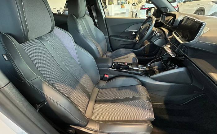 PEUGEOT 2008 PureTech 130 S&S EAT8 GT *** PNEUS 4 SAISONS - GRIP CONTROL - PHASE 2 - ENTRETIEN PEUGEOT ***