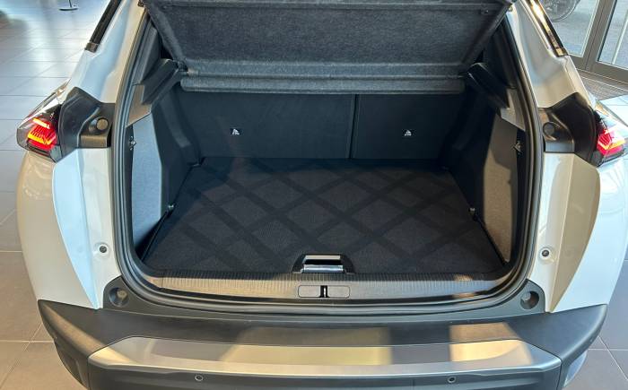 PEUGEOT 2008 PureTech 130 S&S EAT8 GT *** PNEUS 4 SAISONS - GRIP CONTROL - PHASE 2 - ENTRETIEN PEUGEOT ***