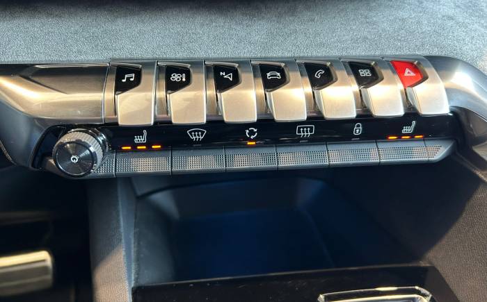 PEUGEOT 3008 BlueHDi 130ch S&S EAT8 GT Pack *** ATTELAGE - FOCAL - ALCANTARA - GARANTIE 12 MOIS - PREMIERE MAIN ***