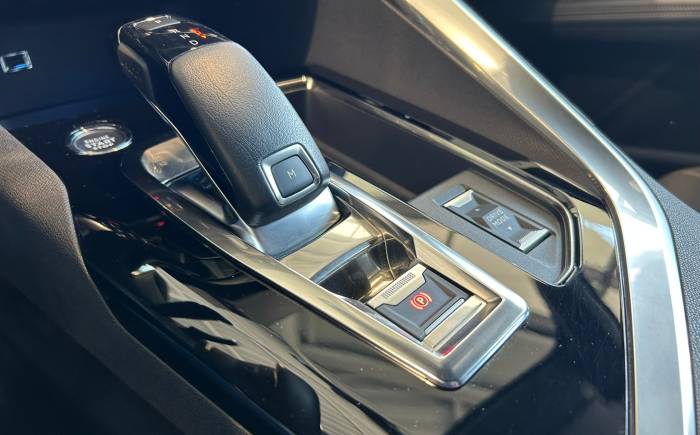 PEUGEOT 3008 BlueHDi 130ch S&S EAT8 GT Pack *** ATTELAGE - FOCAL - ALCANTARA - GARANTIE 12 MOIS - PREMIERE MAIN ***