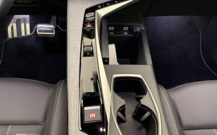 PEUGEOT 3008 HYBRID 145 E-DCS6 GT