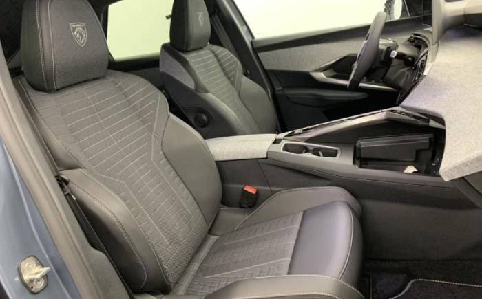 PEUGEOT 3008 HYBRID 145 E-DCS6 GT