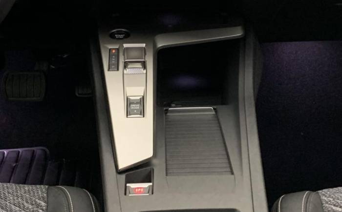 PEUGEOT 308 HYBRID 145 E-DCS6 ALLURE