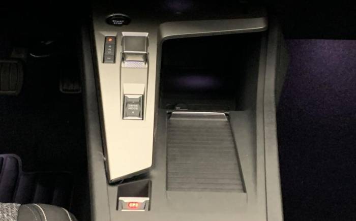 PEUGEOT 308 HYBRID 145 E-DCS6 ALLURE