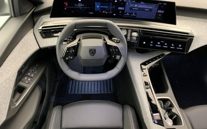 PEUGEOT 3008 HYBRID 145 E-DCS6 ALLURE