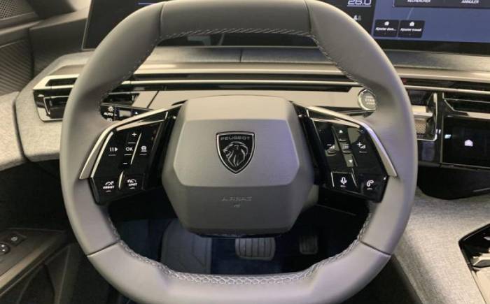 PEUGEOT 3008 HYBRID 145 E-DCS6 ALLURE