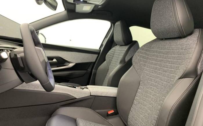 PEUGEOT 3008 HYBRID 145 E-DCS6 ALLURE