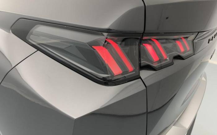 PEUGEOT 3008 HYBRID 145 E-DCS6 ALLURE