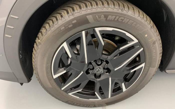 PEUGEOT 3008 HYBRID 145 E-DCS6 ALLURE