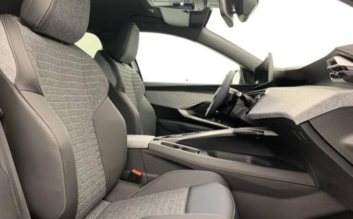 PEUGEOT 3008 HYBRID 145 E-DCS6 ALLURE