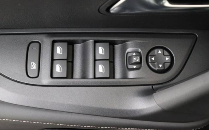 PEUGEOT 2008 TURBO 100 CH BVM6 ALLURE