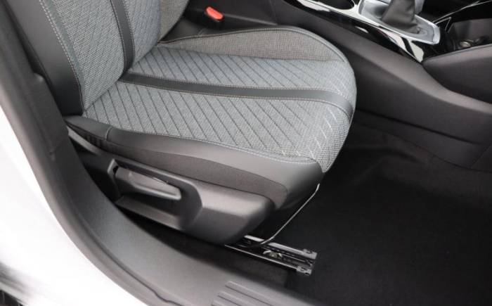 PEUGEOT 2008 TURBO 100 CH BVM6 ALLURE