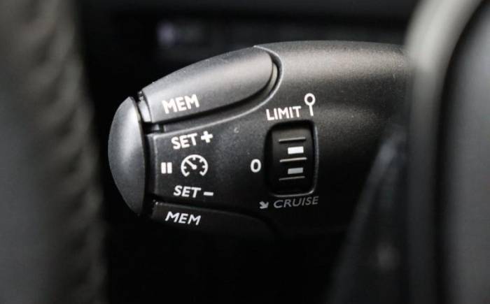 PEUGEOT 2008 TURBO 100 CH BVM6 ALLURE