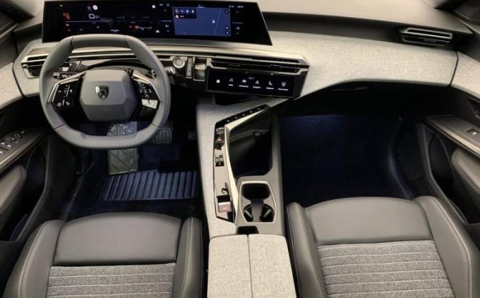 PEUGEOT 3008 HYBRID 145 E-DCS6 ALLURE
