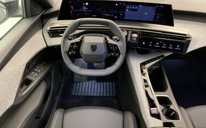 PEUGEOT 3008 HYBRID 145 E-DCS6 ALLURE