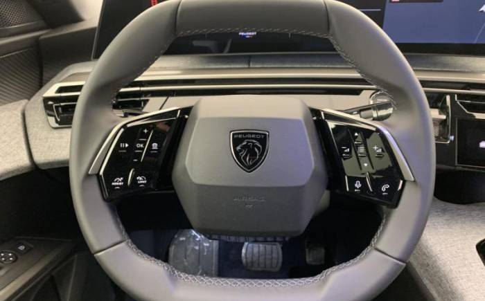 PEUGEOT 3008 HYBRID 145 E-DCS6 ALLURE