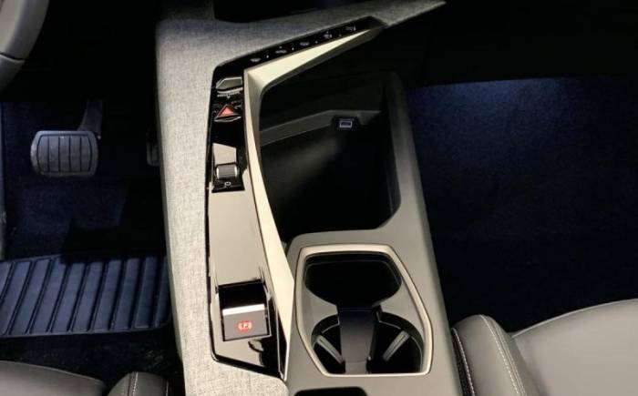PEUGEOT 3008 HYBRID 145 E-DCS6 ALLURE