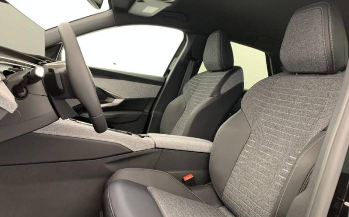 PEUGEOT 3008 HYBRID 145 E-DCS6 ALLURE