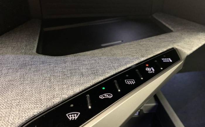PEUGEOT 3008 HYBRID 145 E-DCS6 ALLURE