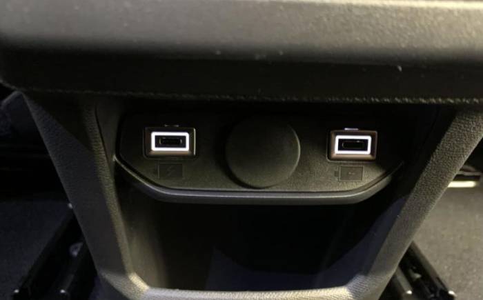 PEUGEOT 3008 HYBRID 145 E-DCS6 ALLURE