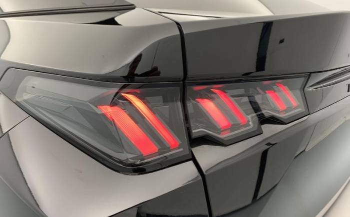 PEUGEOT 3008 HYBRID 145 E-DCS6 ALLURE